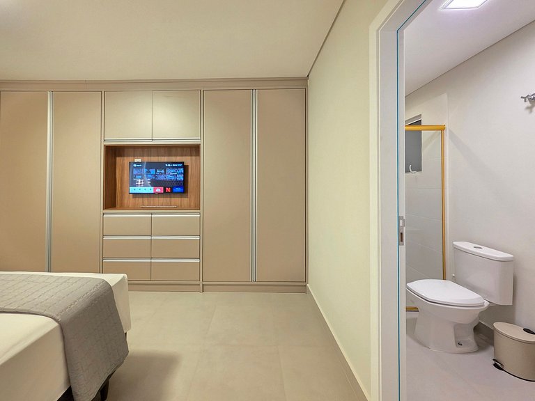 Apt Alto Pãdrão 2 quartos 2 banheiros 2 min centro