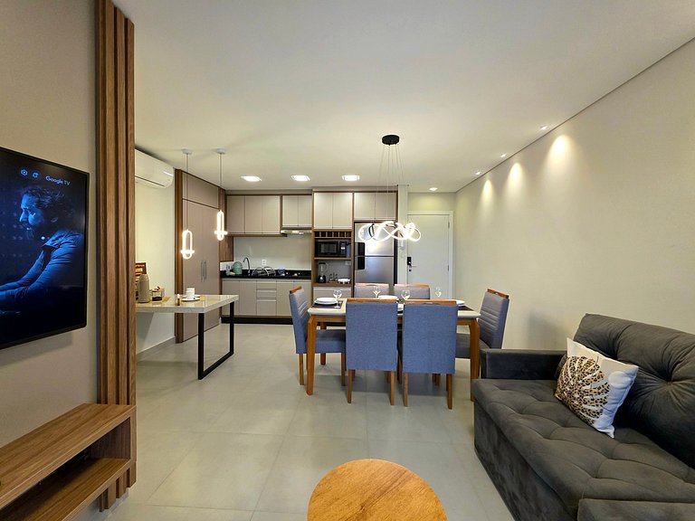Apt Alto Pãdrão 2 quartos 2 banheiros 2 min centro
