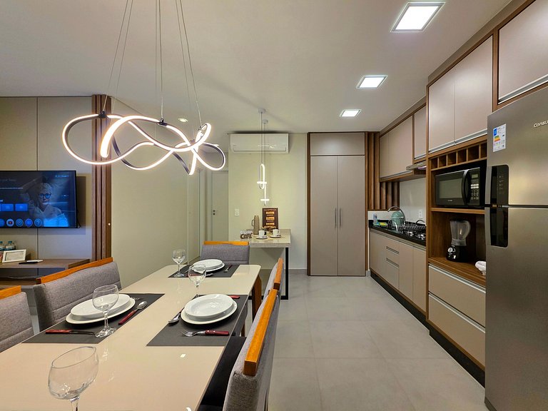 Apt Alto Pãdrão 2 quartos 2 banheiros 2 min centro