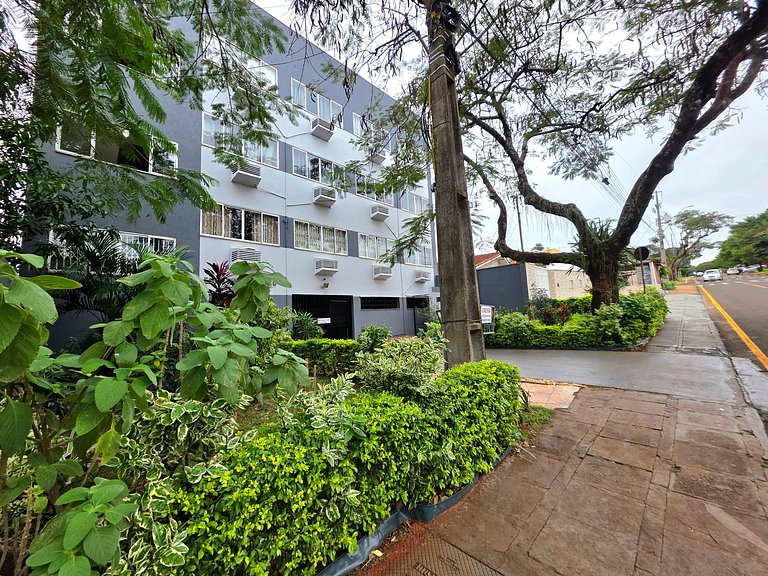 Studio ao lado da Av. das Cataratas, prox centro