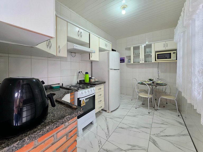 Casa ao lado da Av Das Cataratas com quintal