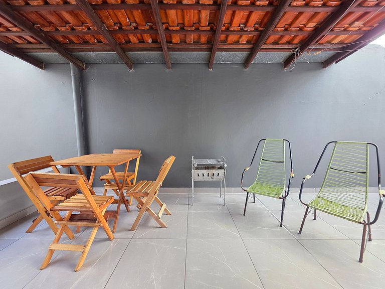 Casa ao lado da Av Das Cataratas com quintal