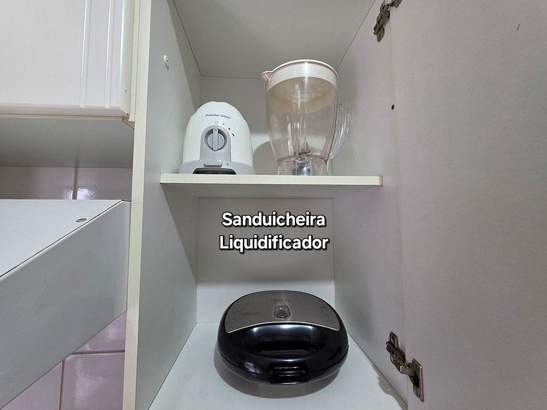 Casa ao lado da Av Das Cataratas com quintal