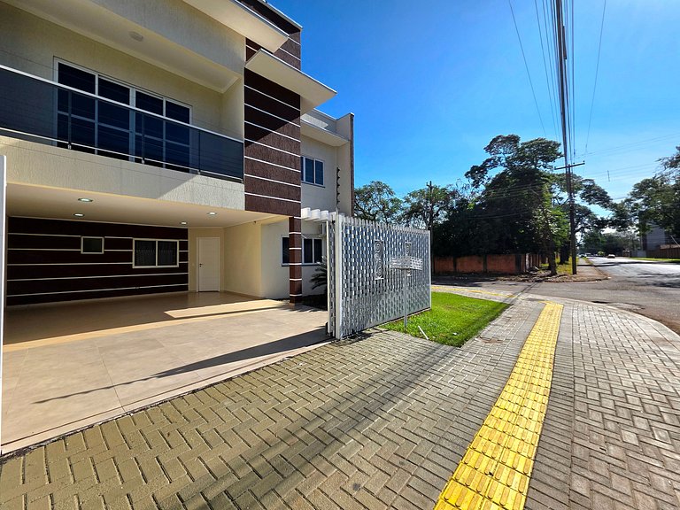 Sobrado ao lado Paraguai garagem e churrasqueira