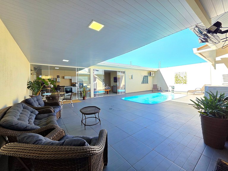 Casa 2 Suítes + 2 quartos piscina e churrasqueira