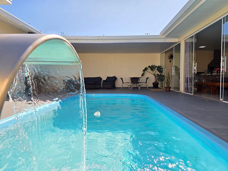 Casa 2 Suítes + 2 quartos piscina e churrasqueira