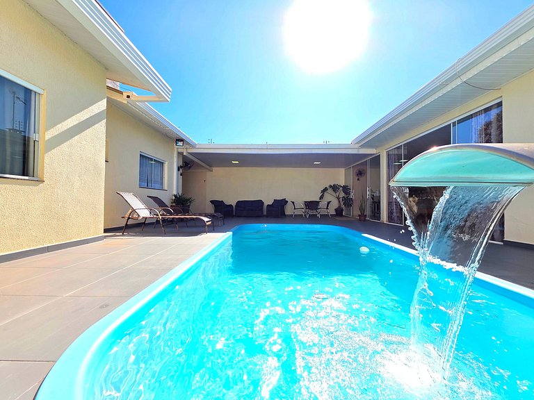 Casa 2 Suítes + 2 quartos piscina e churrasqueira