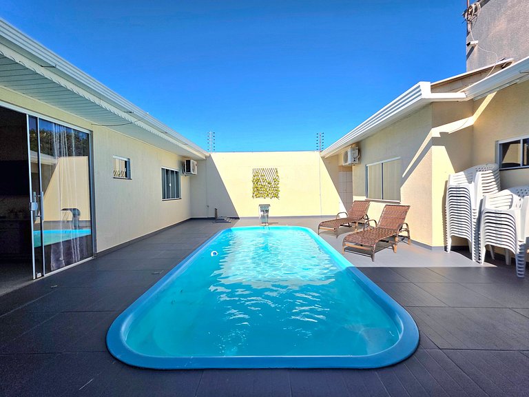 Casa 2 Suítes + 2 quartos piscina e churrasqueira