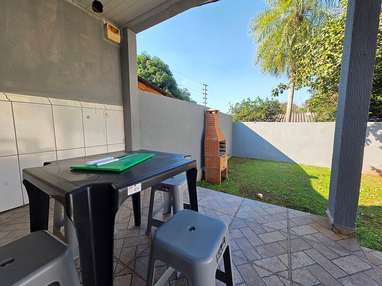 Casa quintal amplo 10 min Centro 2 quartos