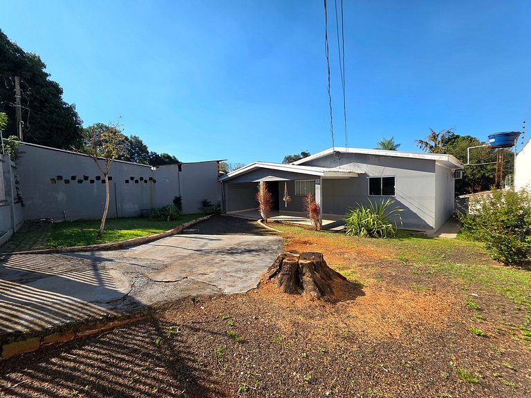 Casa quintal amplo 10 min Centro 2 quartos