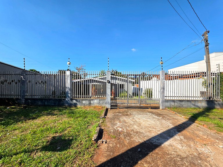 Casa quintal amplo 10 min Centro 2 quartos