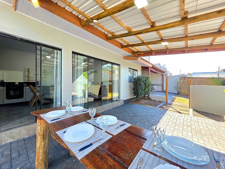 Casa 2 Quartos com varanda 10 min do centro