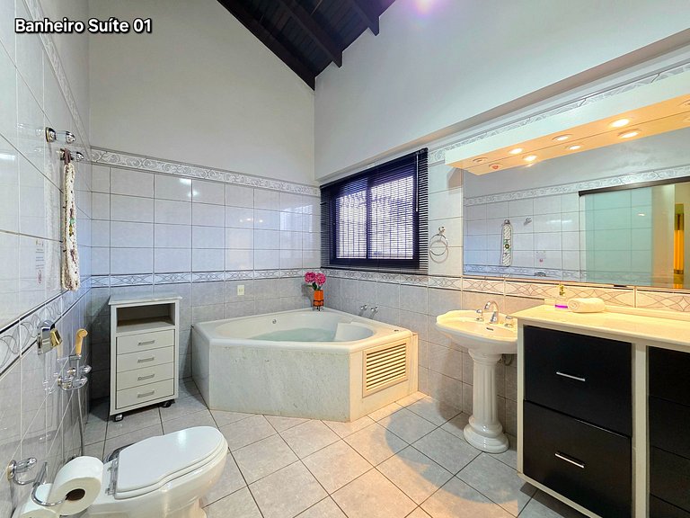Casa 4 suítes em bairro nobre de Foz