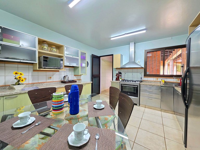 Casa 4 suítes em bairro nobre de Foz