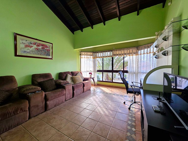 Casa 4 suítes em bairro nobre de Foz