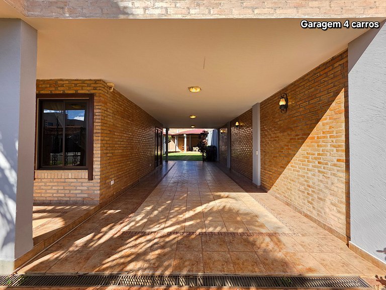 Casa 4 suítes em bairro nobre de Foz