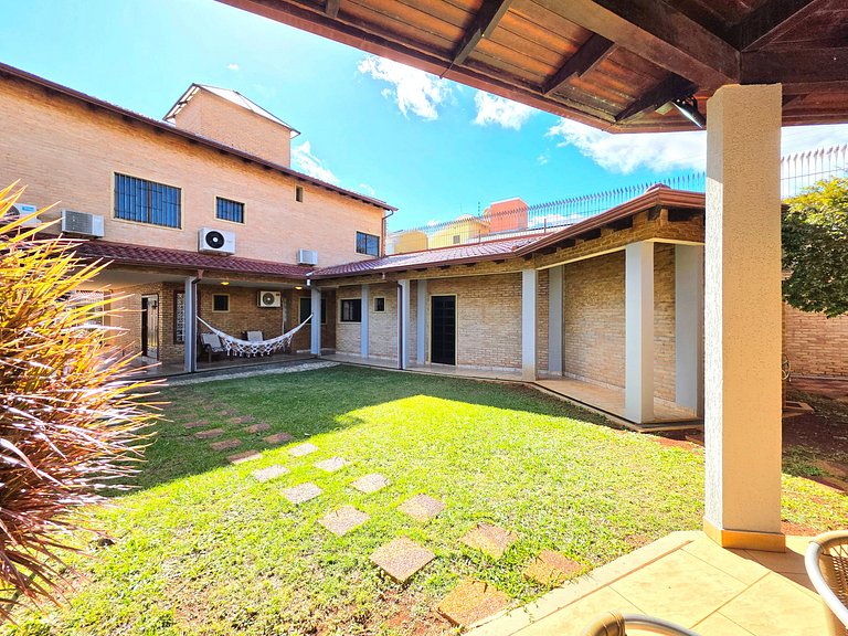 Casa 4 suítes em bairro nobre de Foz