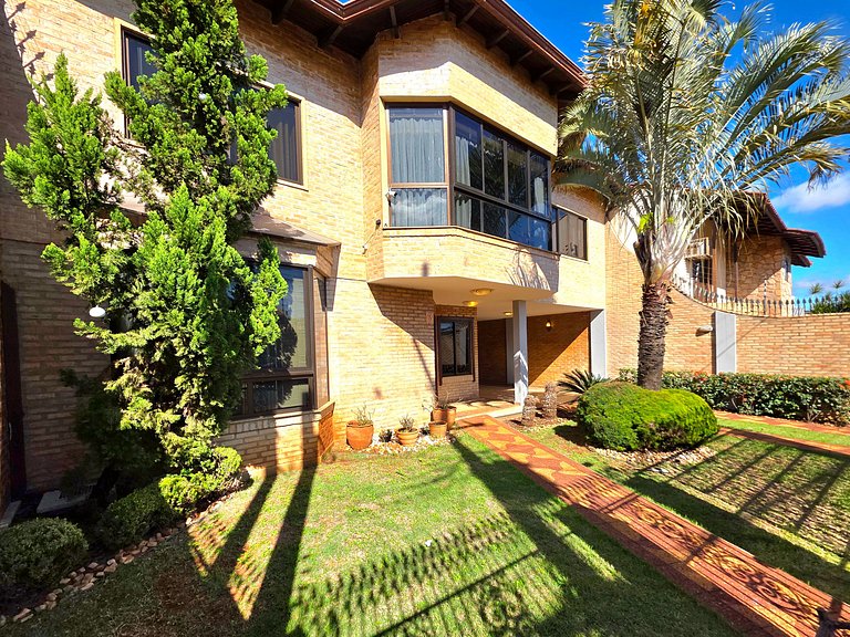 Casa 4 suítes em bairro nobre de Foz