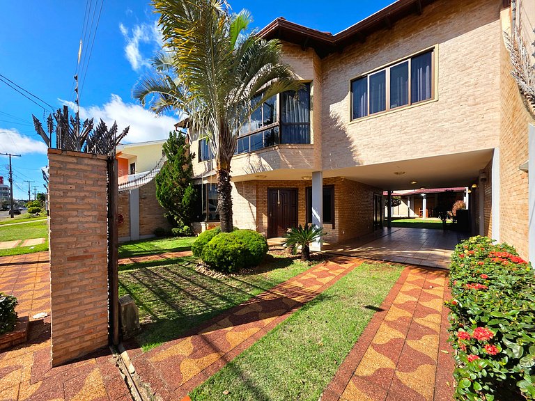 Casa 4 suítes em bairro nobre de Foz