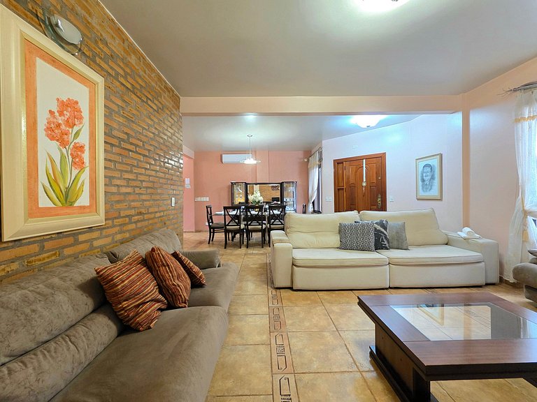 Casa 4 suítes em bairro nobre de Foz
