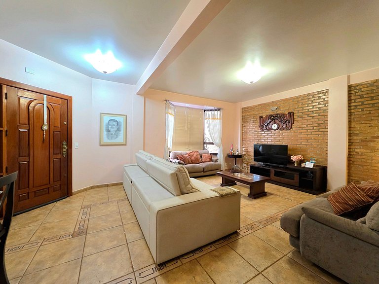 Casa 4 suítes em bairro nobre de Foz