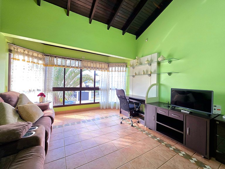 Casa 4 suítes em bairro nobre de Foz