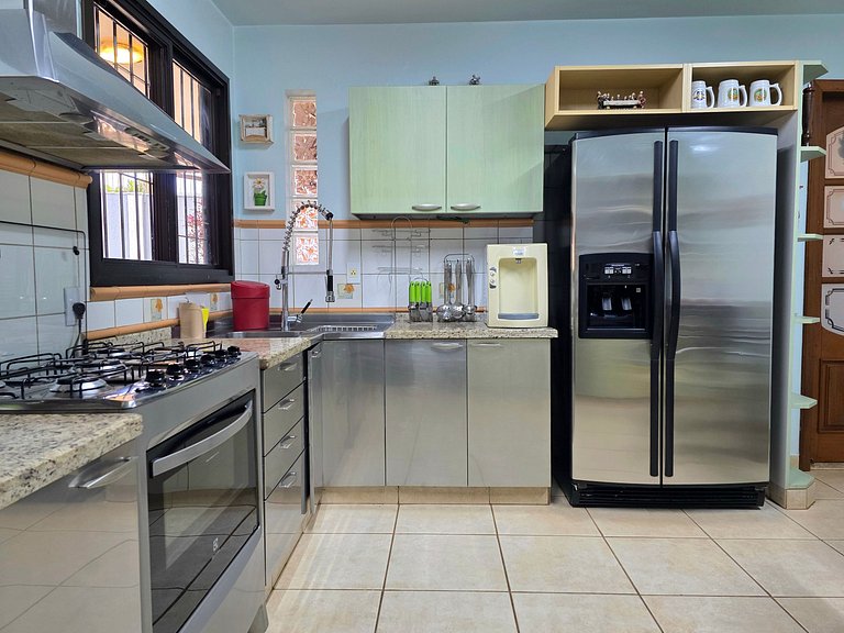 Casa 4 suítes em bairro nobre de Foz