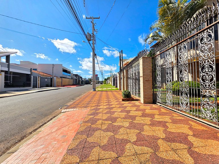Casa 4 suítes em bairro nobre de Foz