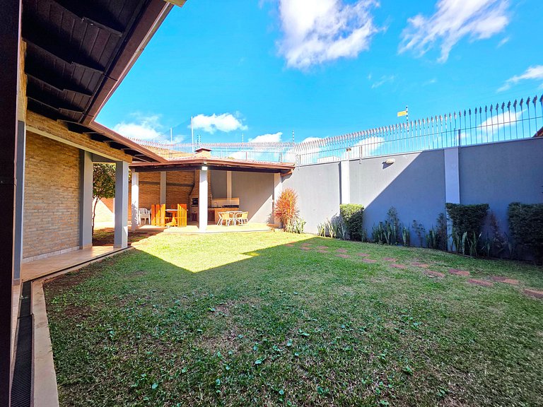 Casa 4 suítes em bairro nobre de Foz
