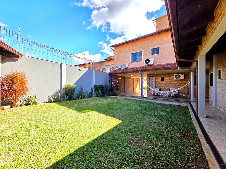 Casa 4 suítes em bairro nobre de Foz