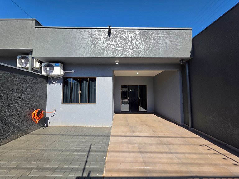 Casa 01 com 2 quartos, churrasqueira 15min centro