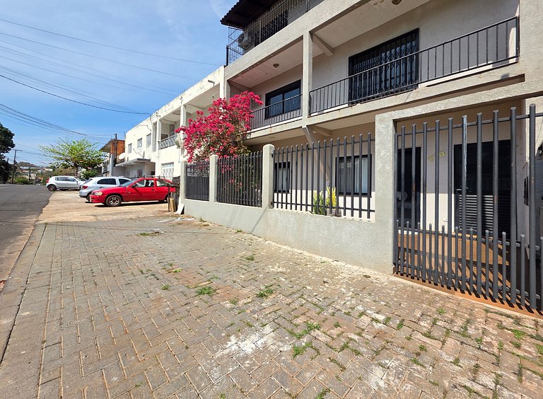 Apt térreo amplo 2 quartos prox do Paraguai