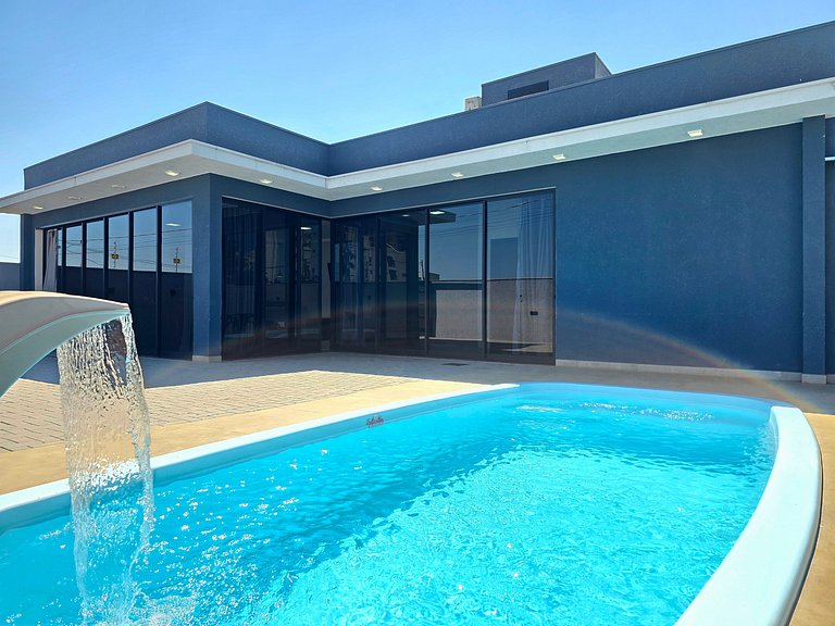 Casa novíssima com piscina ao lado do Centro