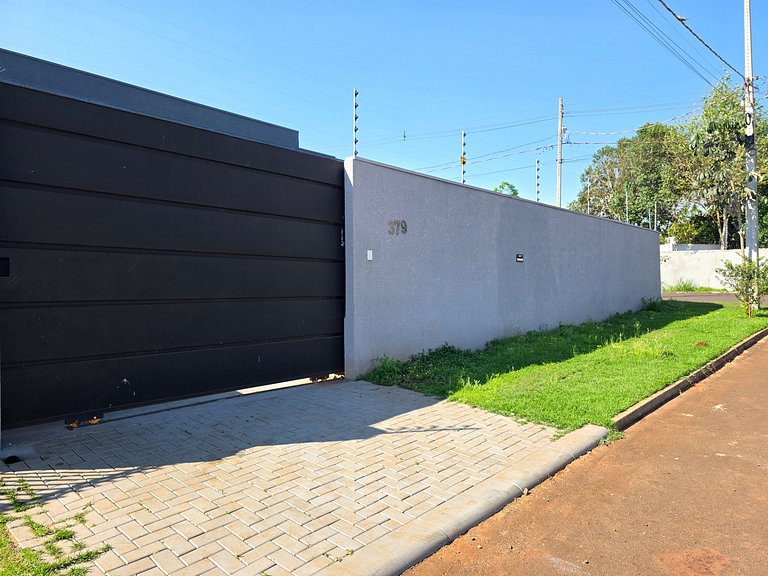Casa novíssima com piscina ao lado do Centro