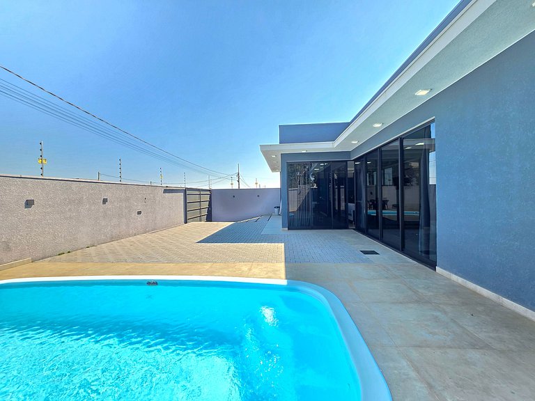 Casa novíssima com piscina ao lado do Centro