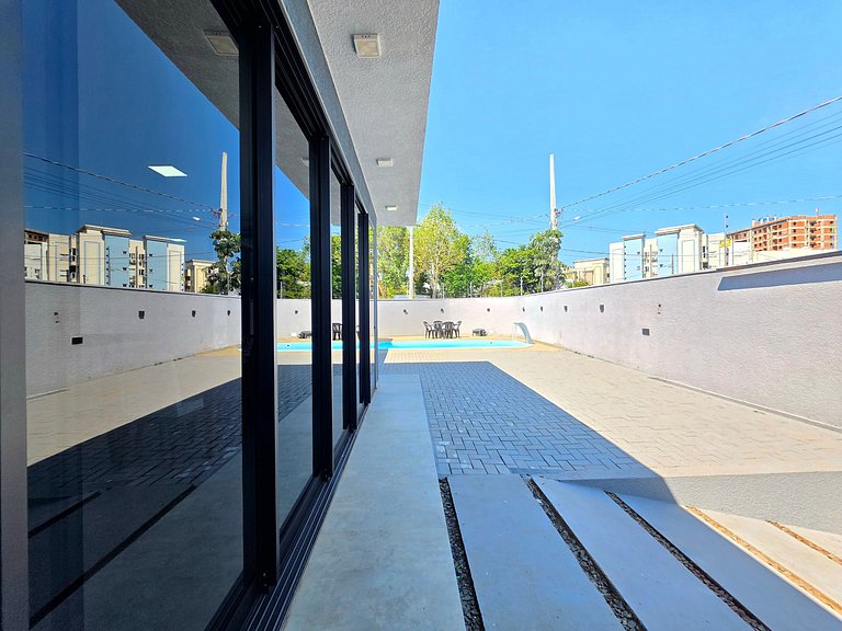 Casa novíssima com piscina ao lado do Centro
