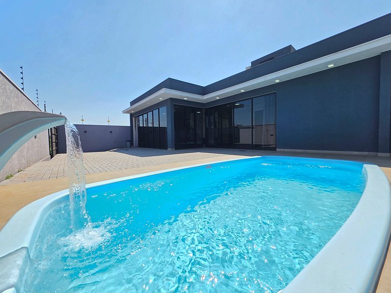 Casa novíssima com piscina ao lado do Centro
