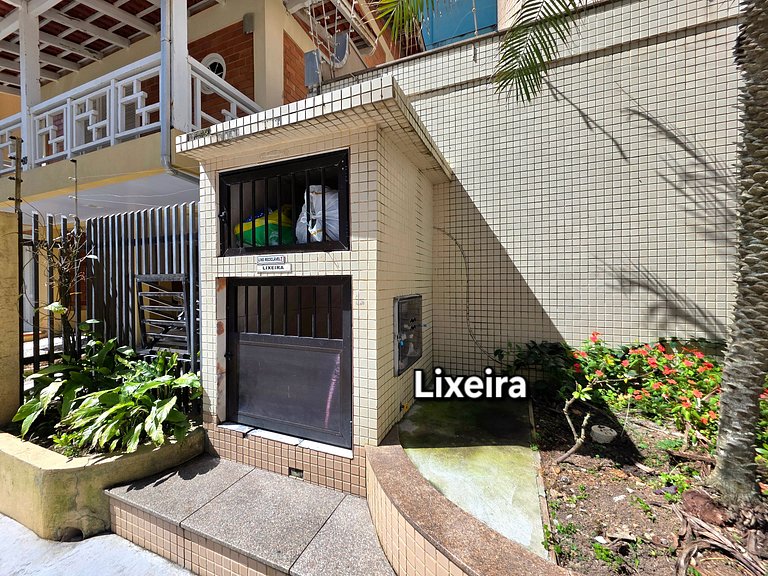 Cobertura com 4 quartos quadra do Mar Meia Praia