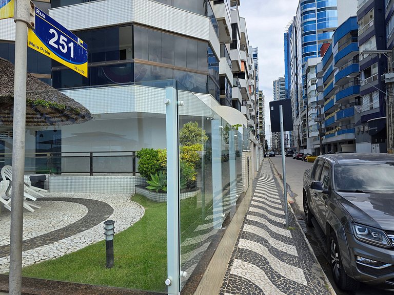 Apt Novo a poucos passos do mar em Meia Praia