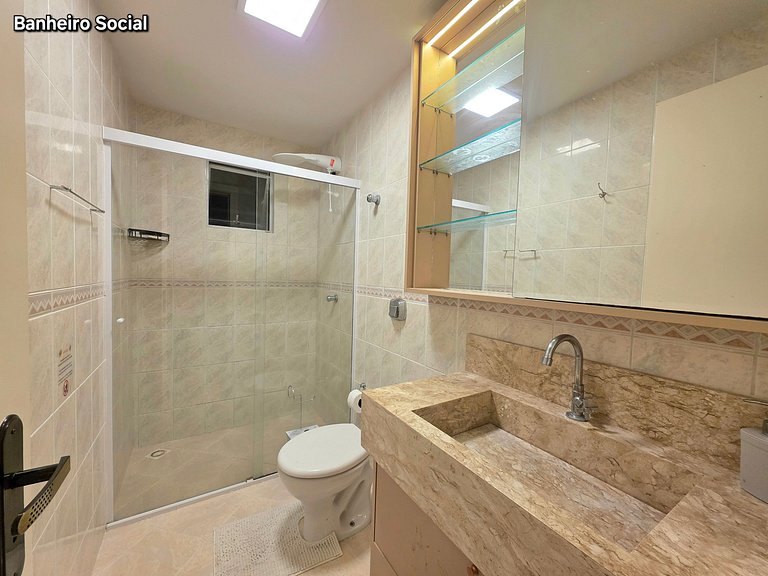 Apt 4 Quartos com Ar Condicionado 130m da Praia