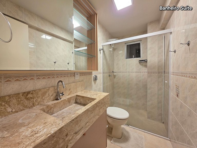 Apt 4 Quartos com Ar Condicionado 130m da Praia
