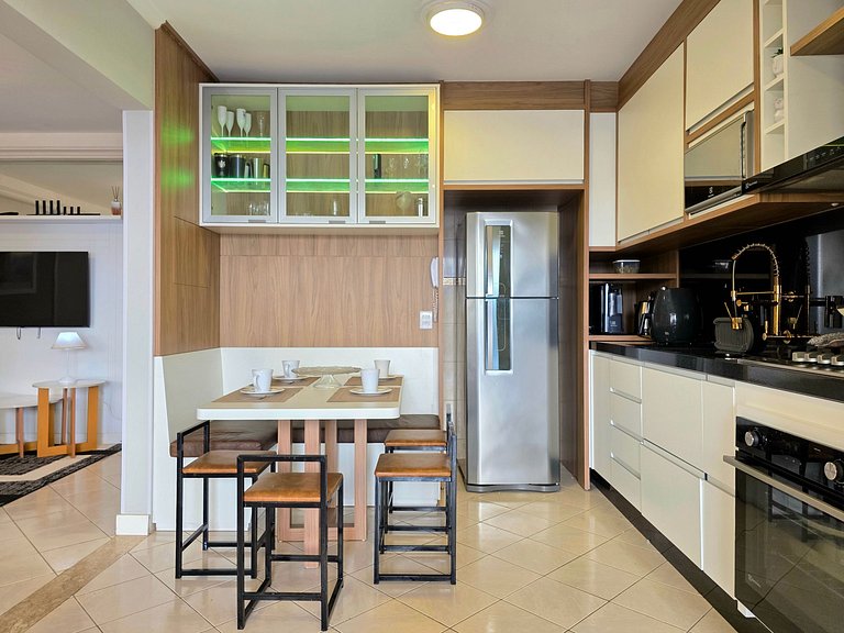 Apt 4 Quartos com Ar Condicionado 130m da Praia