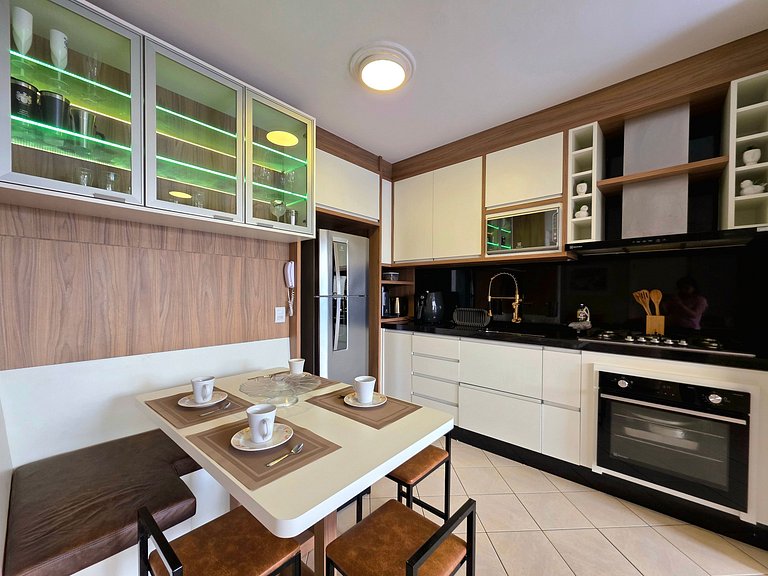 Apt 4 Quartos com Ar Condicionado 130m da Praia