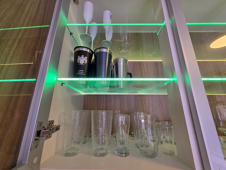 Apt 4 Quartos com Ar Condicionado 130m da Praia