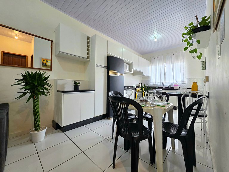 Casa 2 quartos em bairro tranquilo 5 min centro