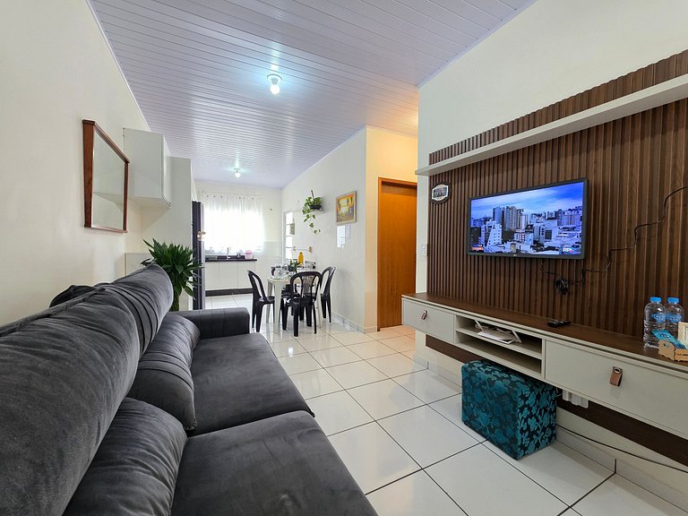 Casa 2 quartos em bairro tranquilo 5 min centro