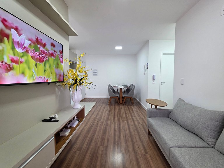 Apt 2 quartos no Royal Legacy com piscina/academia