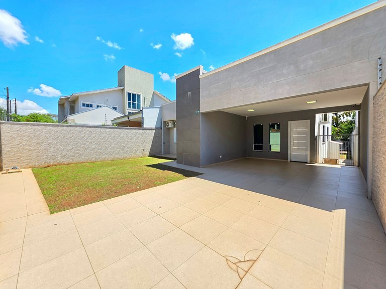 Casa 3 quartos piscina e churrasqueira prox Centro