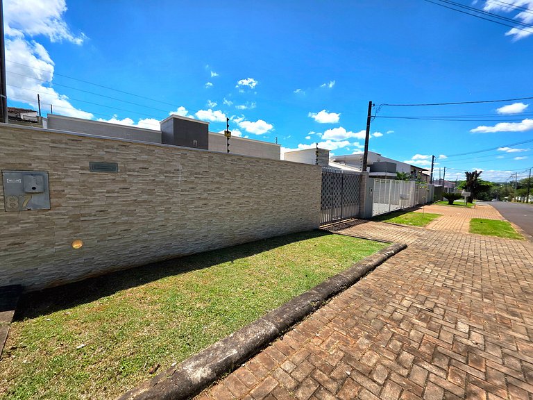 Casa 3 quartos piscina e churrasqueira prox Centro