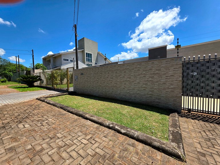 Casa 3 quartos piscina e churrasqueira prox Centro